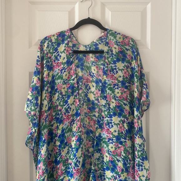NEW Beautiful Long Floral Drape Cardigan. Hangs to low thigh or knee area - Picture 2 of 8